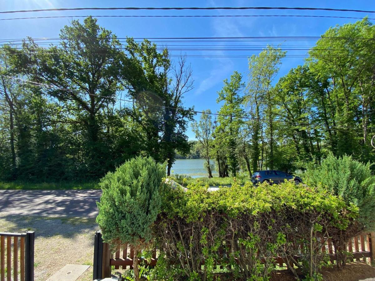 Maison Bord De Lac De Charmes Bannes  Екстер'єр фото