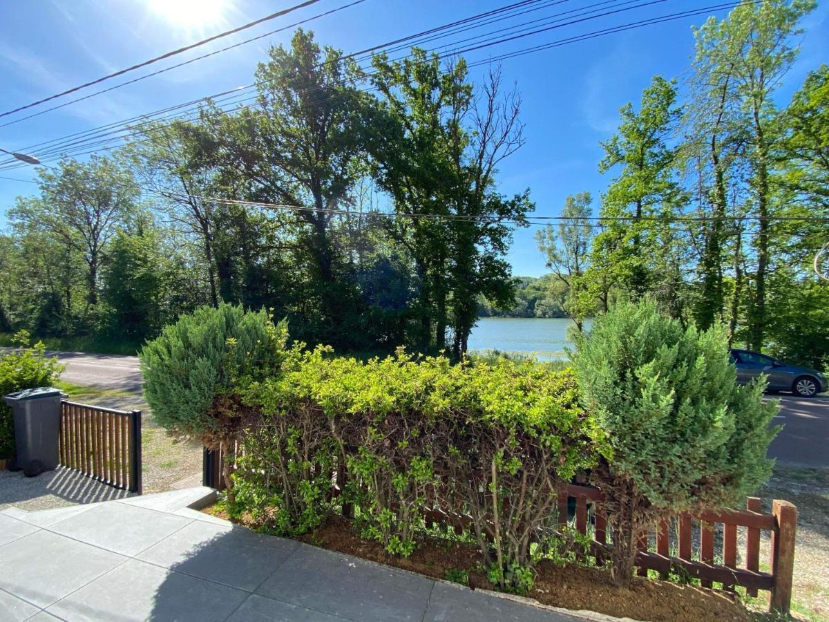 Maison Bord De Lac De Charmes Bannes  Екстер'єр фото
