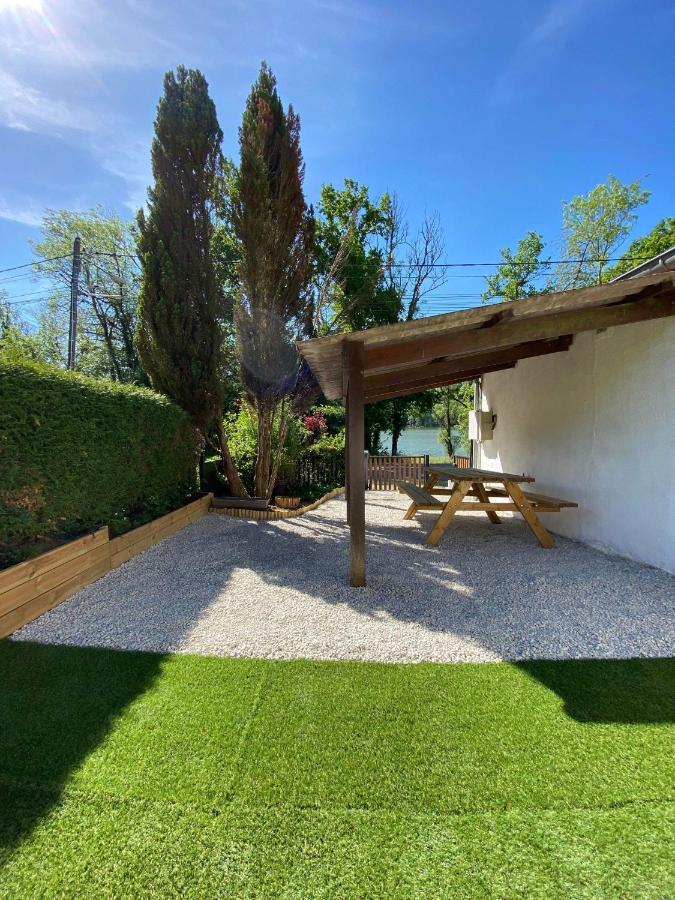 Maison Bord De Lac De Charmes Bannes  Екстер'єр фото